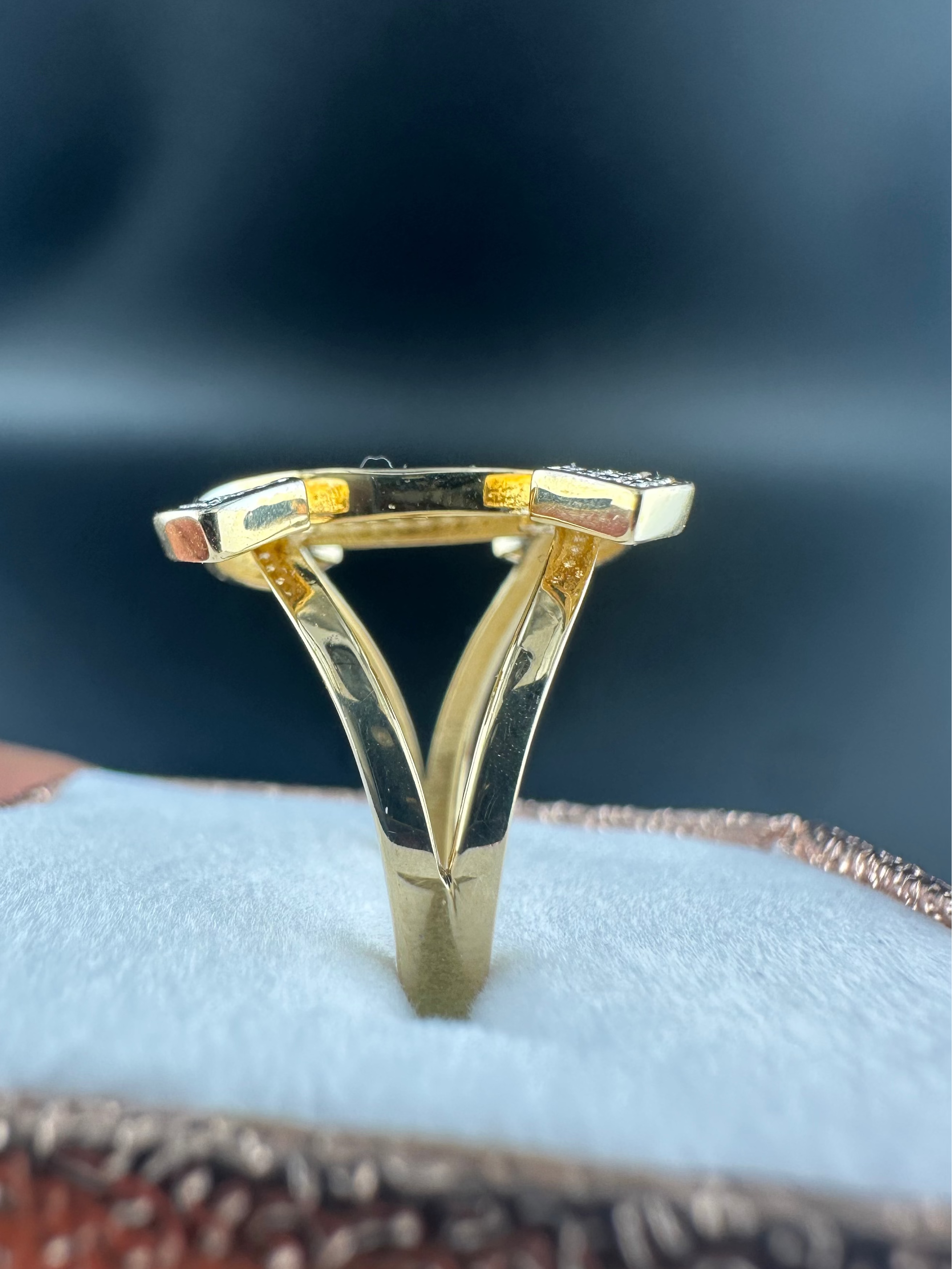Ladies' Ring cc